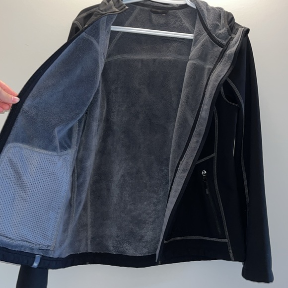 Stylish Medium Black Women’s Jacket with Unique Stitch Detailing - Picture 3 of 5